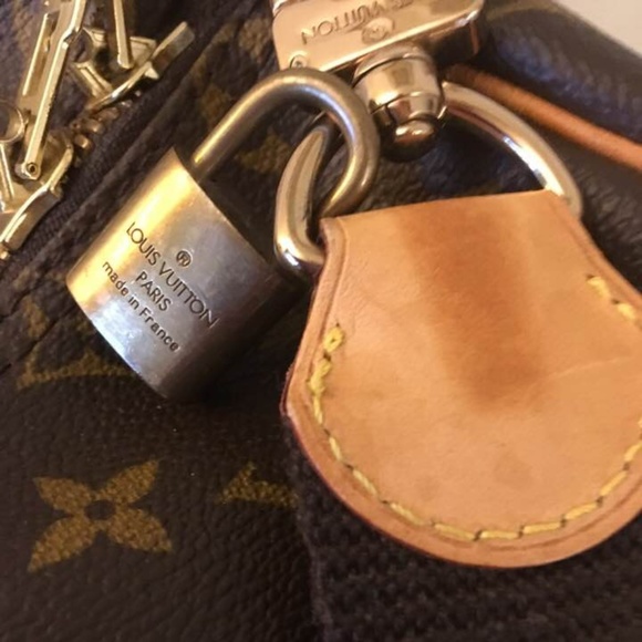 vintage a-Louis-Vuitton-travel-monogram camvas bag - Picture 2 of 8